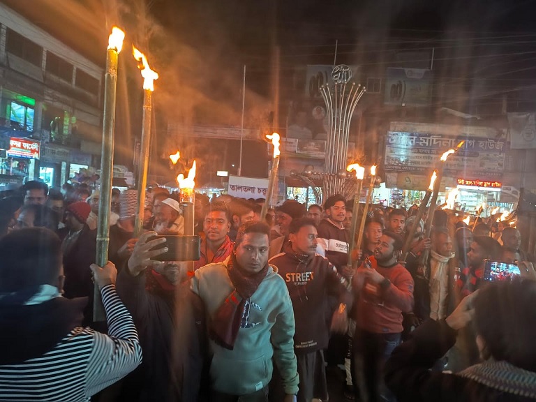 সখীপুরে বসত বাড়ি রক্ষার্থে জনতার বিক্ষোভ,মশাল মিছিল 